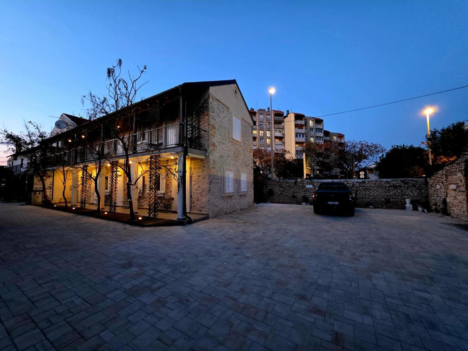 Guverna New City Accommodation Zara Esterno foto